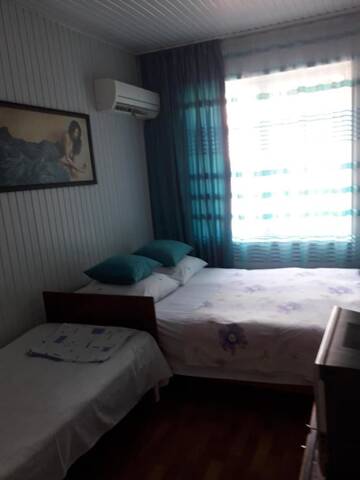 Трехместный номер с общей ванной комнатой в Гостевом доме Guest House Sakura